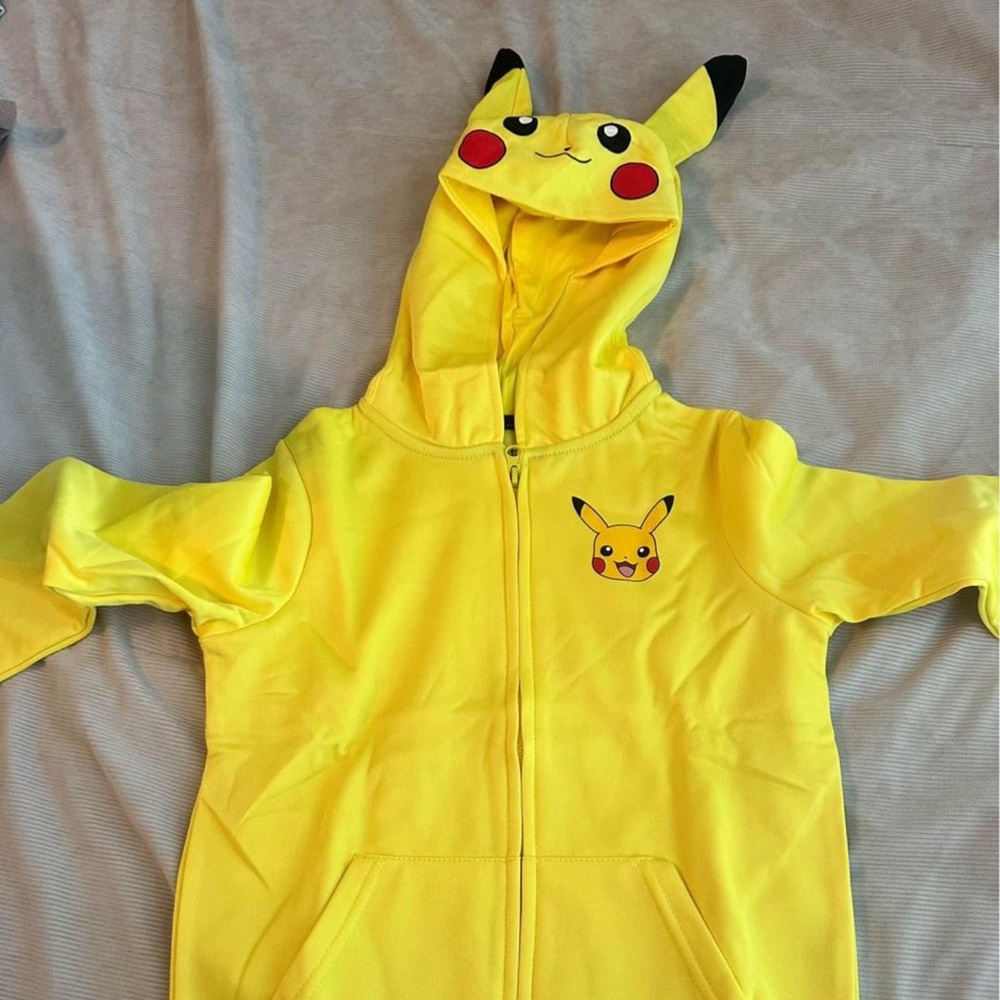 hoodie pokemon pikachu size 6